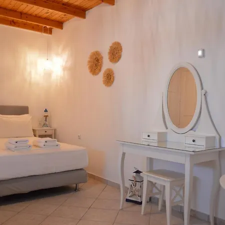 Cute In Milos * Tripití