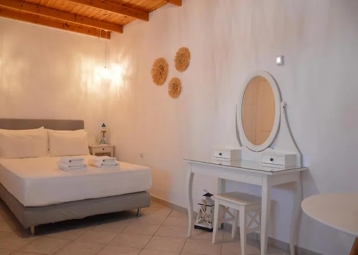 Cute Steps From Catacombs & Bus Stop * טריפיטי