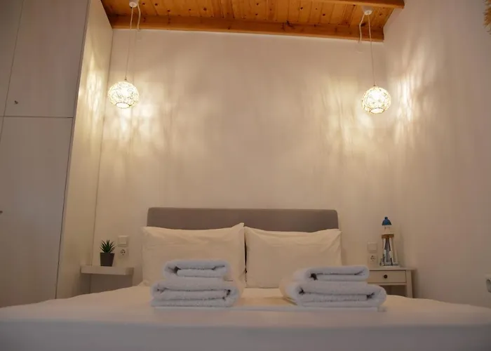 Cute Steps From Catacombs & Bus Stop טריפיטי