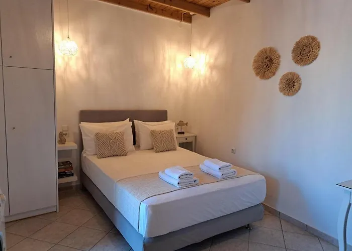 Cute Steps From Catacombs & Bus Stop *