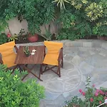 Lägenhet Cute Steps From Catacombs & Bus Stop