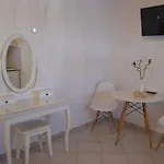 Cute Steps From Catacombs & Bus Stop Lägenhet