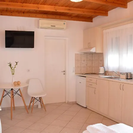 Cute In Milos Tripiti