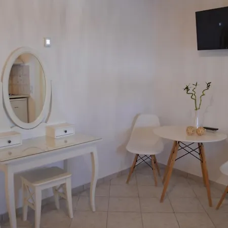 Cute In Milos Apartment