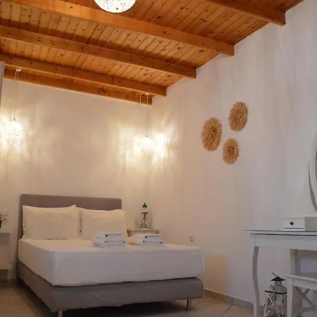 Apartment Cute In Milos Tripiti